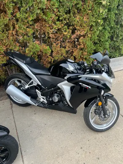 2012 Honda CBR 250R. 2928 kms. Great bike to learn on or even just to ride around the city. This bik...