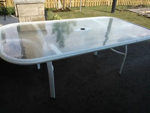 PATIO TABLE SET in Patio & Garden Furniture in Hamilton - Image 2