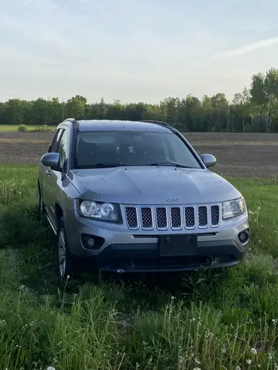 2016 Jeep Compass with over 200,000KM on it. Not road safe and likely a transmission issue. Would ne...