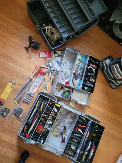 UMCO TACKLE BOX. VINTAGE. FISHING LURES., View more