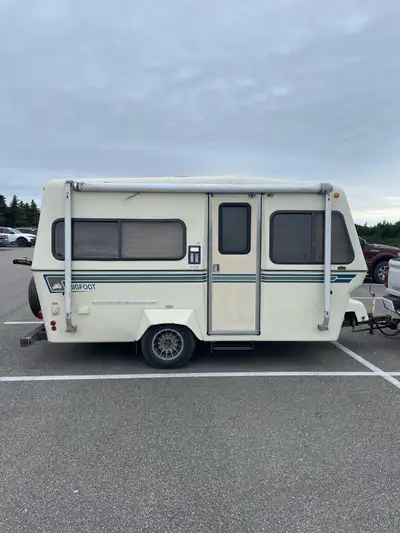 1987 Bigfoot b17 Still gots lots of life left In good shape. Stickers new