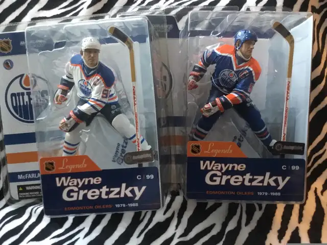 McFarlanes Sport Picks Legends Wayne Gretzky Oilers  in Arts & Collectibles in Red Deer - Image 3