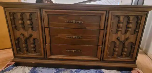Wooden vintage dresser in Dressers & Wardrobes in City of Toronto - Image 2