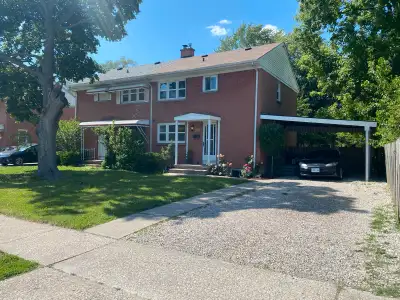 STUDENT HOUSING (minutes from university)