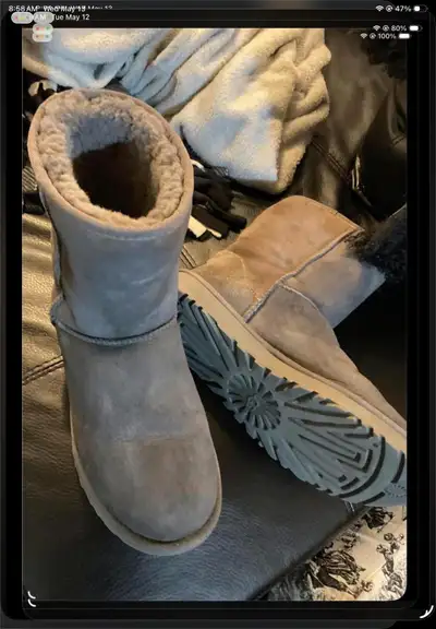 Woman’s Ugg boots sz 9 Gray , View more