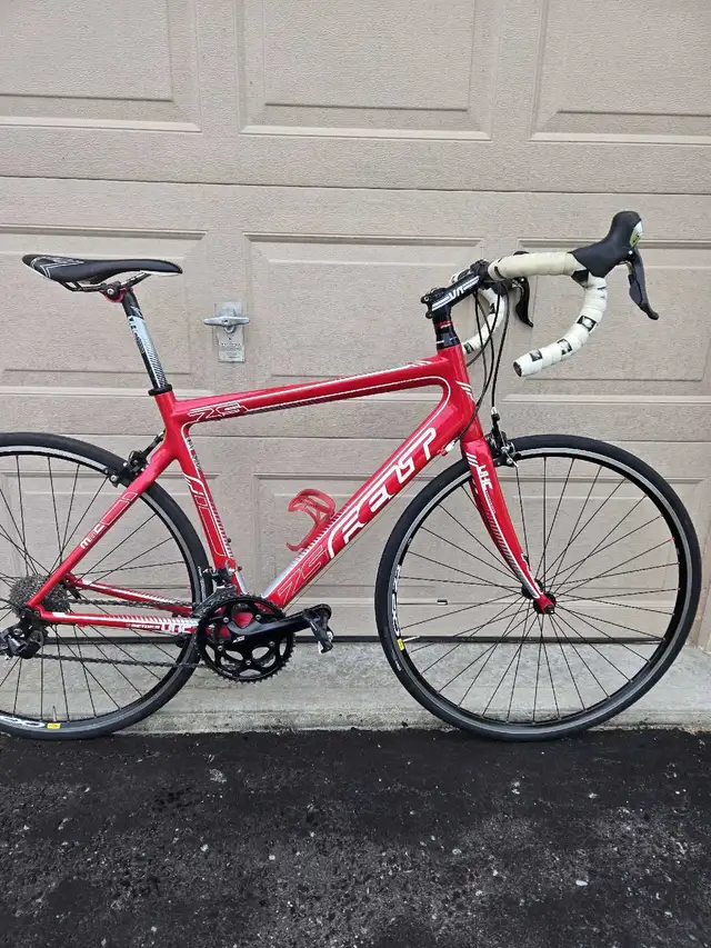 Felt Z5 road bike carbon.  in Road in Barrie - Image 2
