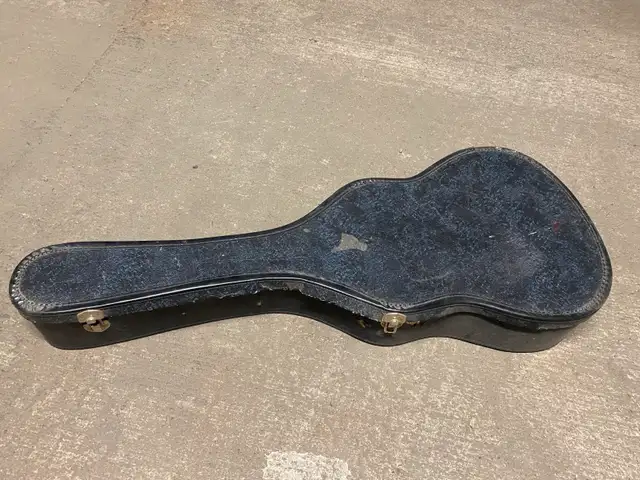 Classical Guitar Case - Vintage in Guitars in City of Toronto - Image 2
