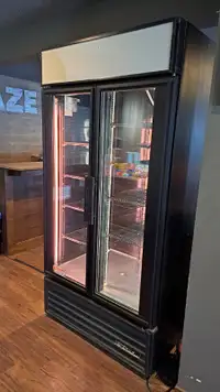 True GDM-35 Display refrigerator