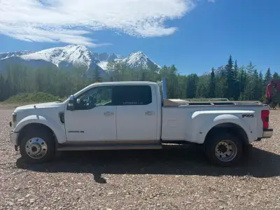 In good condition 6.7 Power stroke Have the gooseneck hitch 45,000 obo
