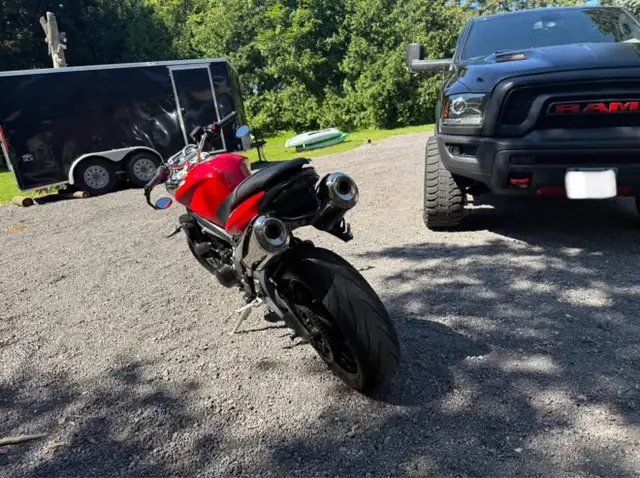 END OF SUMMER SALE 2010 triumph street triple 675 in Sport Touring in Oshawa / Durham Region - Image 4