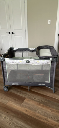 Playpen, or baby bed with change table 
