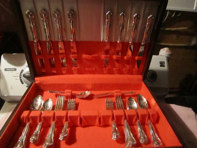 CHATELAIN silverware set, Service for 8 in Arts & Collectibles in Portage la Prairie - Image 2