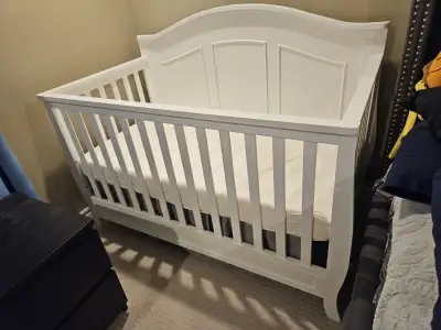 DaVinci Emmett 4-in-1 Convertible Crib + Crib Mattress, View more