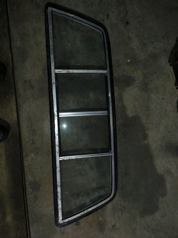 89 - 95 Toyota Tacoma pickup sliding rear window in Other Parts & Accessories in Red Deer - Image 2