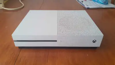 Xbox One S / 500g / Missing power cord, View more