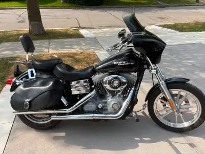 This '07 Dyna is set up for cafe hopping or epic touring. A fuel-injected 96 cu. in. 6-speed with hy...