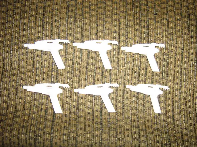 MIGHTY MORPHIN POWER RANGERS 8 INCH FIGURE GUN LOT in Toys & Games in Belleville - Image 2
