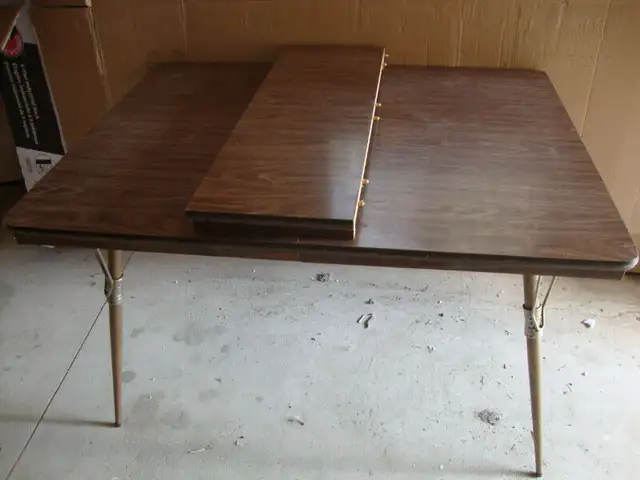 Vintage Arborite Kitchen Table with Extension Leaf in Dining Tables & Sets in St. Catharines - Image 4