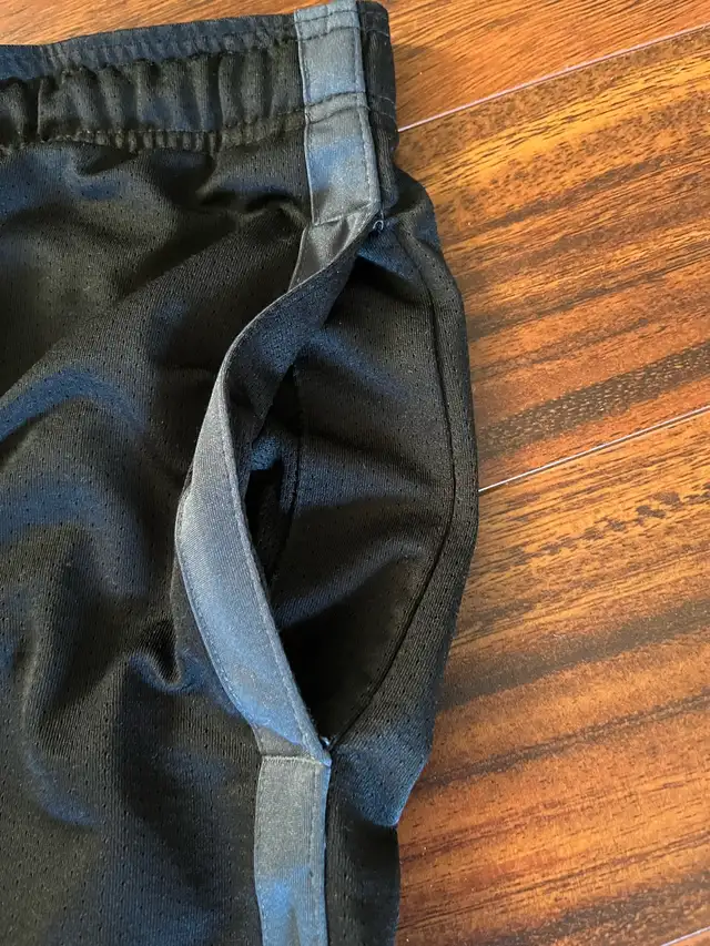 Athletic Works men’s medium athletic shorts, black, grey stripe in Men's in Oshawa / Durham Region - Image 10