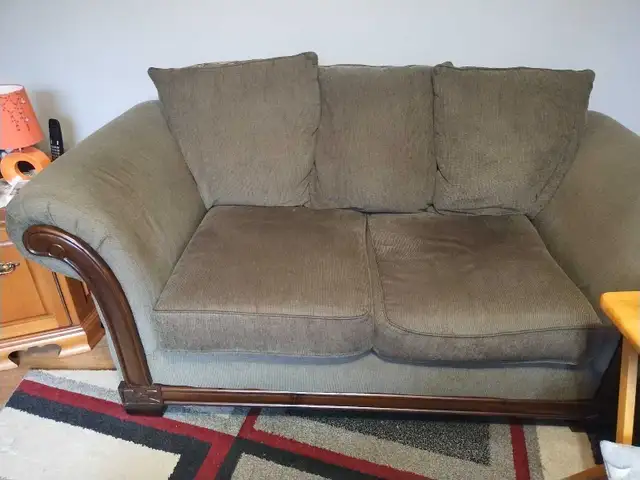 Love seat in Couches & Futons in Charlottetown - Image 2