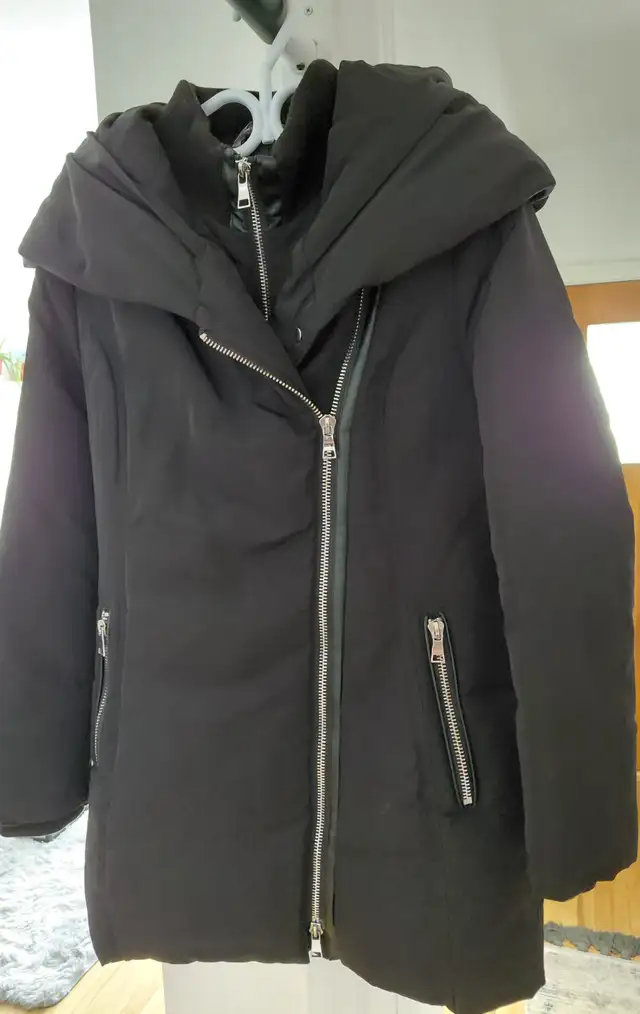 Manteau d'hiver, Small femme. Winter coat, Small women's size in Women's - Tops & Outerwear in City of Montréal - Image 2