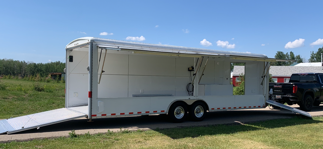THE ULTIMATE TRAILER! 2006 WELLS CARGO 31' V-NOSE - LIKE NEW! in Cargo & Utility Trailers in Edmonton - Image 8