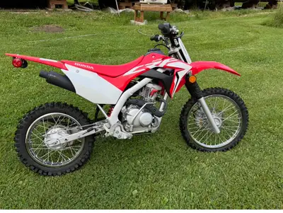 Well maintained low hour bike excellent condition runs n drives like new.