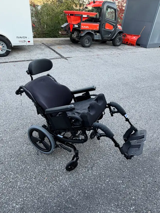 TILT WHEELCHAIR 18” DELIVERY INCLUDED 
