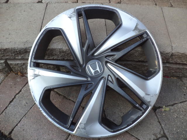 HONDA WHEEL COVE  (ONE ONLY AVAILABLE) in Other Parts & Accessories in City of Toronto - Image 2