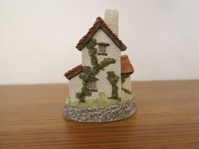 DAVID WINTER COTTAGES: IVY COTTAGE in Arts & Collectibles in Calgary - Image 4