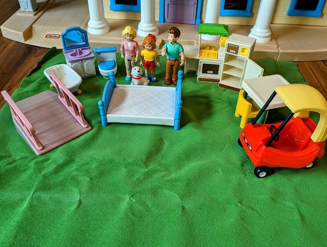 Vintage Little Tikes Grand Mansion Dollhouse in Toys & Games in Barrie - Image 4