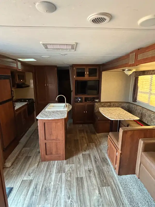 2017 passport 3320bh grand touring camper in Travel Trailers & Campers in Regina - Image 11