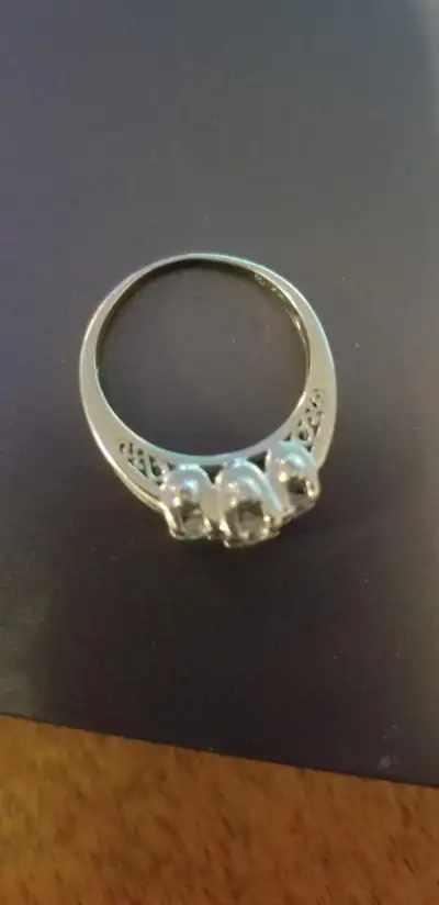 14k white gold ring with 3 diamonds. Nice ring but the wife wanted something different size 7 n 2.6...