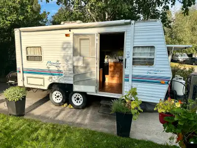 Check out this amazing deal: 1998 Fleetwood Prowler 19' Travel Trailer for Sale! 1998 Fleetwood Prow...