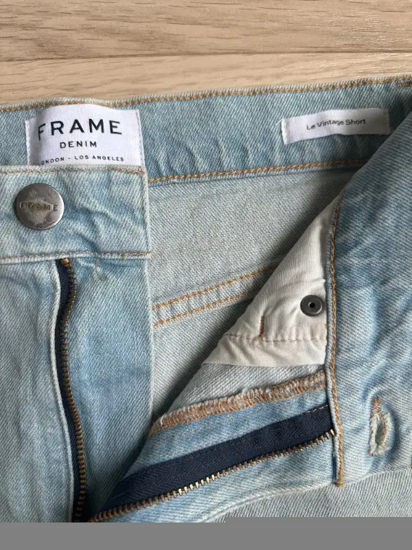 FRAME Jeans Shorts in Women's - Bottoms in City of Toronto - Image 3