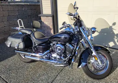 2011 Yamaha V-Star Classic. Chrome accent package including: front and rear fender accents, dual sad...