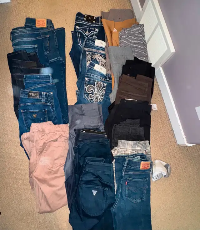 Women’s Jeans and Dress Pants in Women's - Bottoms in Kamloops - Image 2