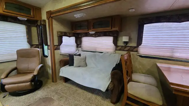 Roulotte à sellette 28 pieds Sabre (Palomino) 2012 + Camion RAM in RVs & Motorhomes in Sherbrooke - Image 11