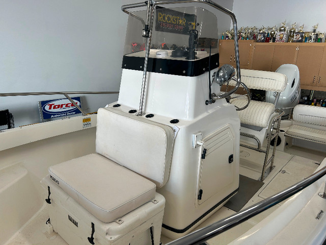 2000 Boston Whaler Outrage centre console in Powerboats & Motorboats in Moncton - Image 2