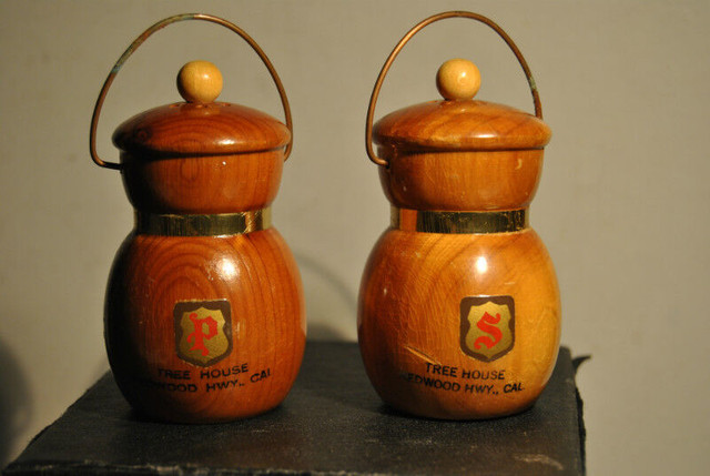 Salt  Pepper Shakers Wood Tree House Redwood Hwy .Cal in Arts & Collectibles in Vancouver