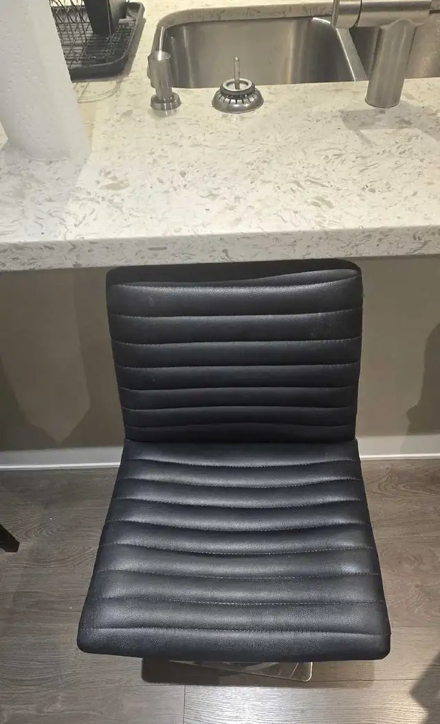 black bar stool in Chairs & Recliners in Markham / York Region - Image 2
