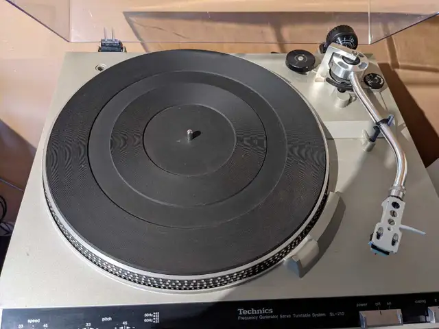 Technics SL-210 Turntable in Stereo Systems & Home Theatre in City of Toronto - Image 3