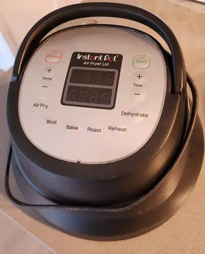 An excellent condition Instant Pot model Air Fryer Lid 6. Six quart, 5.7 liters. Very little use and...