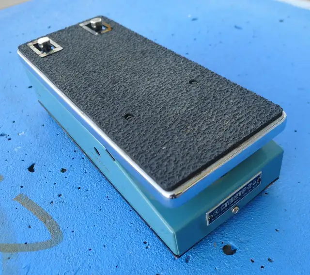 Spektr Spektr-2 80's Vintage Soviet USSR Fuzz Wah guitar pedal in Amps & Pedals in City of Toronto - Image 5