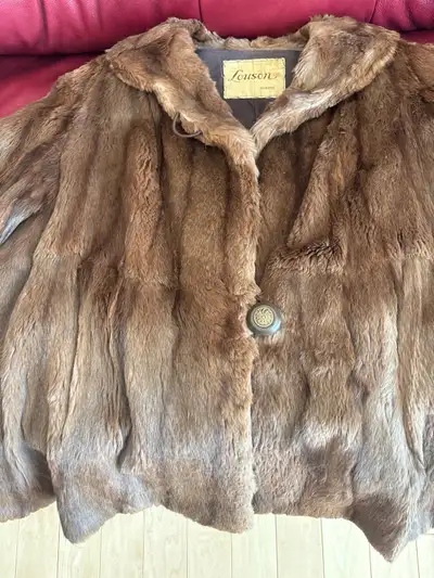 Manteau de fourrure 3/4 à vendre., View more