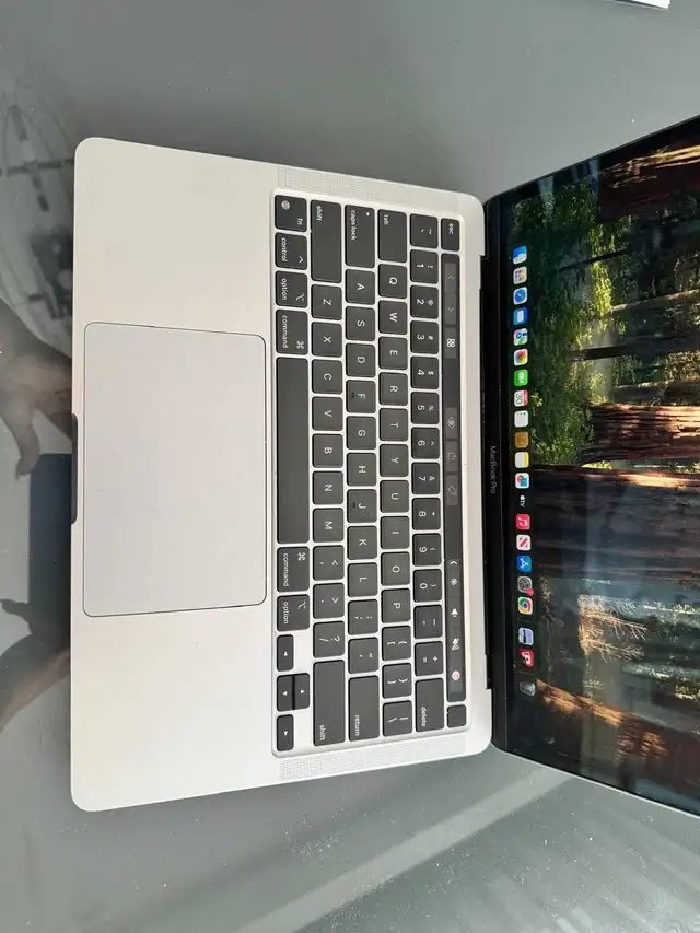 (2022)-Touch Bar-Excellent Condition in Laptops in City of Montréal - Image 3