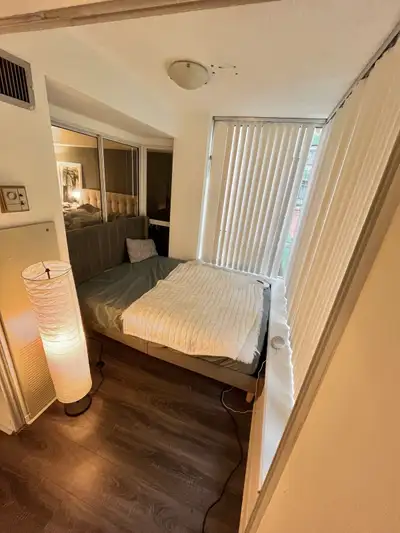 【Room summary】 $1200 / month Location / King × Bathurs 【Facilities】 kitchen and refrigerator / Share...