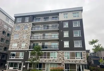 2 BEDROOMS AVAILABLE IN MODERN, CLEAN UNIT THIS CONDO HAS 3 BEDROOMS WITH 1 BEDROOM OCCUPIED BY A MA...