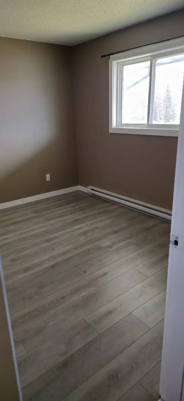 3 Beds 1 Bath Townhouse in Long Term Rentals in Burns Lake - Image 5