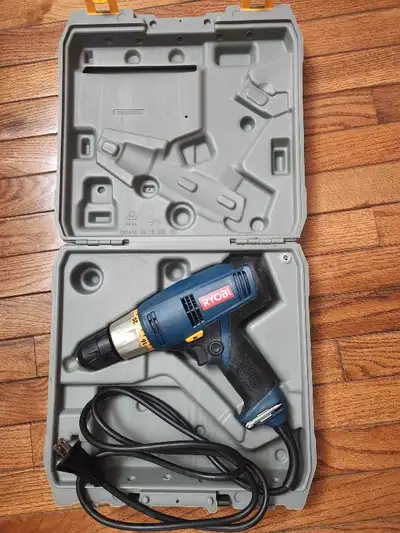 Ryobi 20 speed screw driver/drill (corded), in mint working condition. Come with the case and 2 driv...